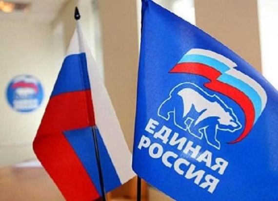 Путин передал губернатору Турчаку папку с жалобами граждан, полученными в ходе прямой линии - 2017-08-14 17:13:00 - 1