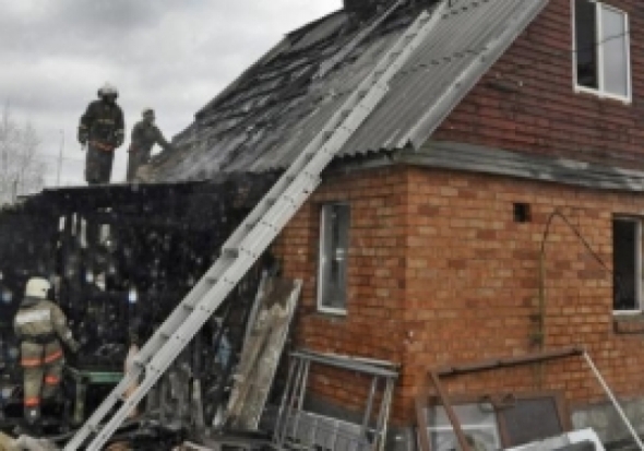 На улице Паровозной в Пскове потушен пожар в жилом доме - 2016-11-18 18:01:00 - 1