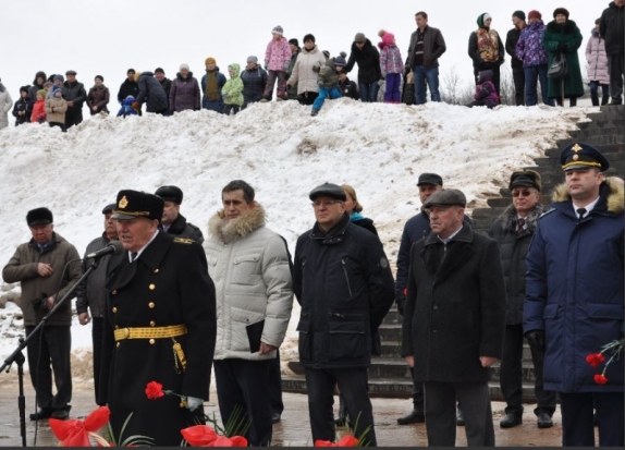 В Великих Луках прошли торжественные мероприятия, посвященные Дню защитника Отечества (ФОТО) - 2017-02-23 14:39:00 - 1