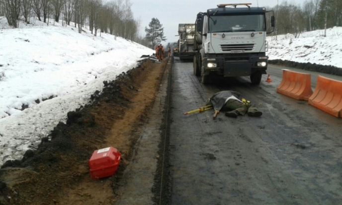 Фоторепортаж: техник-геодезист из Карелии погиб во время ремонта дороги в Куньинском районе - 2016-10-28 16:01:00 - 1