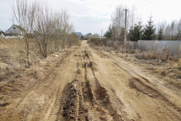 Великолучане жалуются на бездействие администрации города в связи с ямами, в которые проваливаются машины (ФОТО) - 2018-04-17 09:52:00 - 1
