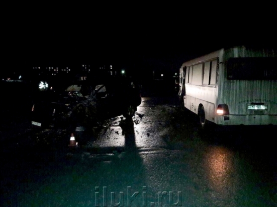 За рулём врезавшегося в маршрутку «Ниссана» находился главврач Великих Лук, по информации свидетелей - в состоянии сильнейшего опьянения (ФОТО) - 2016-12-31 11:34:00 - 1