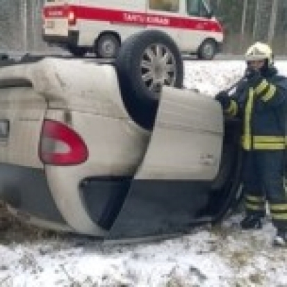 На трассе М-9 в Новосокольническом районе автомобиль оказался в кювете - 2017-01-04 16:06:00 - 1