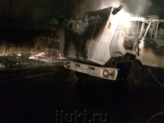 «ЗИЛ», который вчера подожгли в Великих Луках, был угнан - 2016-12-21 09:28:00 - 1