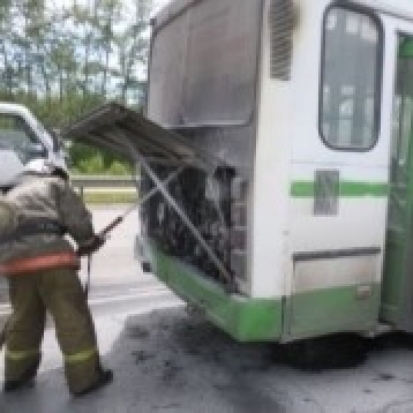 В Печорском районе загорелся автобус - 2017-05-27 13:13:00 - 1