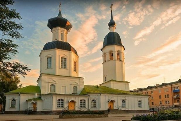 Епископ Великолукский и Невельский Сергий возглавил Литургию в Вознесенском соборе Великих Лук - 2017-08-15 19:41:00 - 1