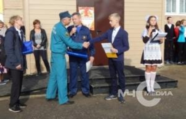 В Архангельской области двое школьников потушили пожар, грозящий перекинуться на жилые дома - 2017-09-05 08:43:00 - 1