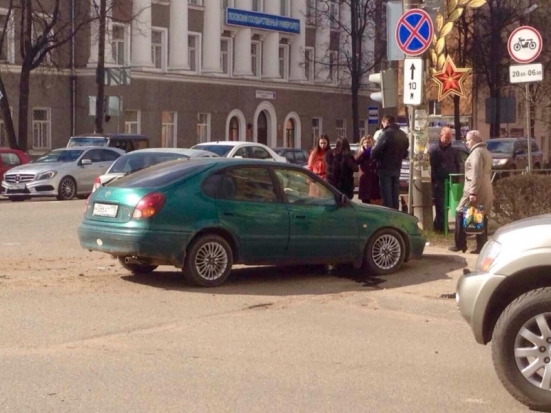 ДТП на перекрёстке у центрального моста в Великих Луках (ФОТО) - 2017-03-30 14:06:00 - 1