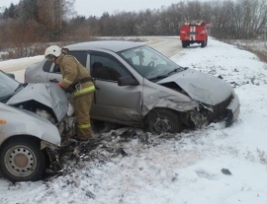 На 7-м километре автодороги Дно – Порхов столкнулись три легковушки и эвакуатор - 2016-10-25 21:44:00 - 1