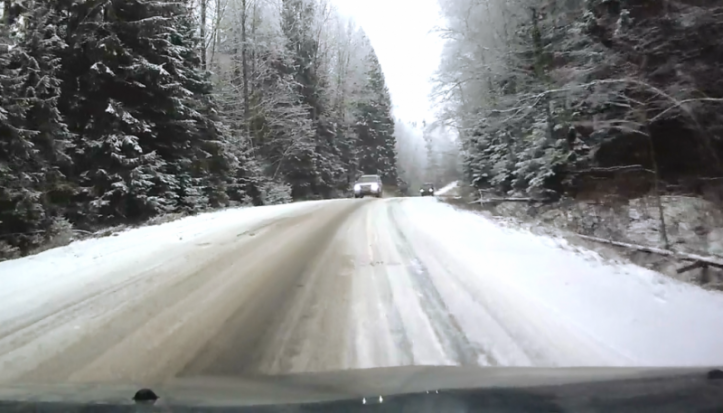 «Хендай» опрокинулся в кювет на трассе Санкт-Петербург – Невель, пострадали двое маленьких детей - 2016-11-07 16:59:00 - 1