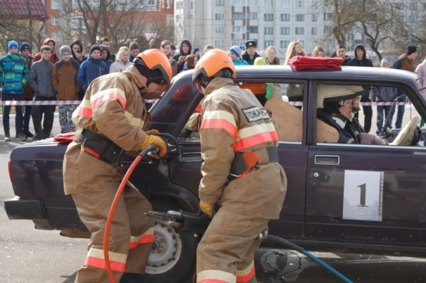 Первое место в соревнованиях по ликвидации последствий ДТП заняли великолукские спасатели (ФОТО) - 2017-03-29 16:21:00 - 1