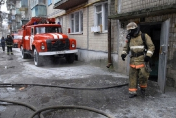 На улице Киселева в Пскове тушили пожар в квартире жилого дома - 2017-03-25 18:57:00 - 1