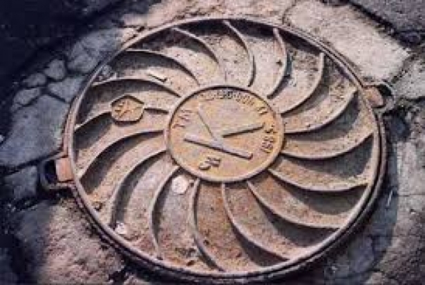 В Великих Луках украли крышки от канализационных люков - 2017-02-28 11:42:00 - 1