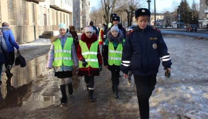 В Великих Луках прошла акция «Шагающий автобус» - 2017-03-02 15:06:00 - 1