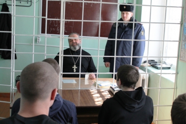 В Великих Луках помощник начальника УФСИН Псковской области по работе с верующими посетил СИЗО-2 и ИК-5 - 2017-04-04 07:41:00 - 1