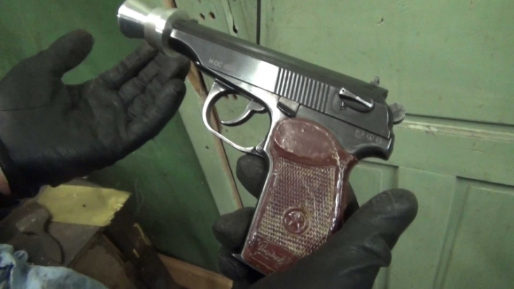 В Ленинградской области полицейские обнаружили и изъяли оружие и боеприпасы времен войны - 2017-02-15 17:03:00 - 1