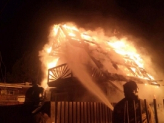 В деревне Змеино Невельского района семь огнеборцев тушили возгорание в жилом доме - 2017-02-09 07:04:00 - 1