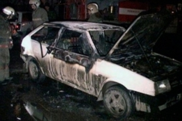 8 огнеборцев были задействованы в тушении пожара в Садовом переулке в Пскове - 2016-09-29 07:39:00 - 1