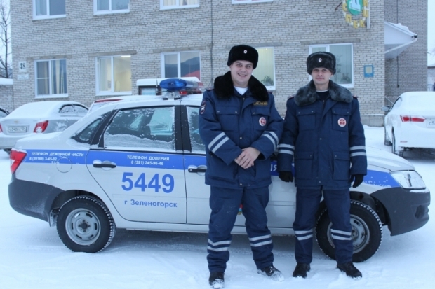 Полицейские спасли замерзающего пенсионера, который пошел провожать друга и заблудился - 2016-12-06 09:23:00 - 1