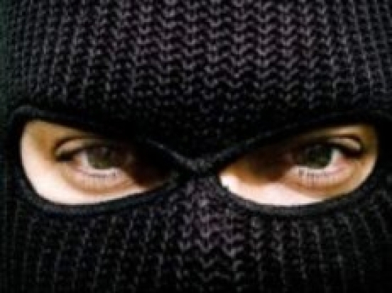 В Великих Луках мужчина с ножом ограбил два магазина - 2016-11-28 09:27:00 - 1