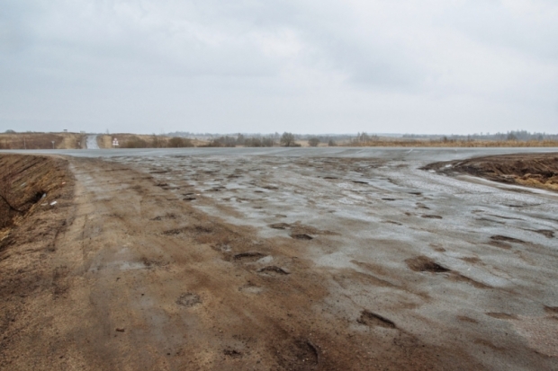 Выезд из Великих Лук на федеральную трассу М9 Балтия в ужасающем состоянии (ФОТО) - 2018-04-06 15:56:00 - 1