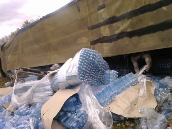 Фотофакт: в Пскове перевернулась фура с водой - 2016-10-17 14:39:00 - 1