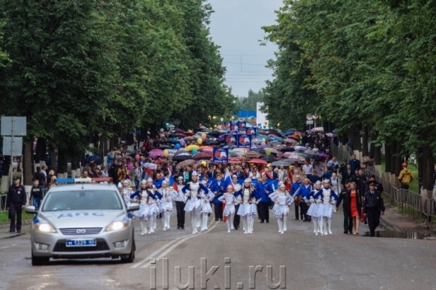 Похоже, погода вновь приготовила великолукским выпускникам нехорошее испытание - 2018-06-21 09:17:00 - 1
