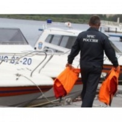 На Псковском озере спасли двух жителей Ленинградской области, лодку которых относило ветром от берега - 2016-10-09 14:06:00 - 1