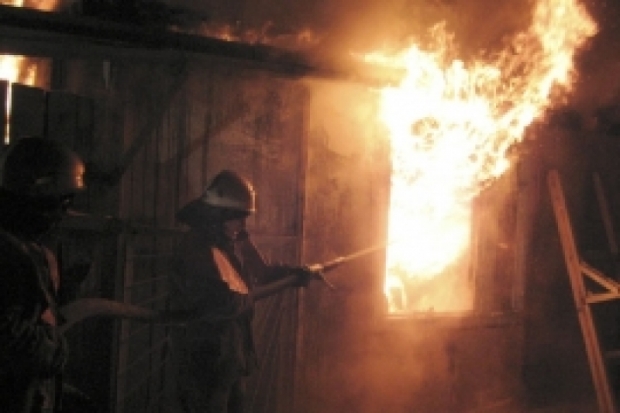 В Плюсском районе огнем поврежден жилой дом - 2016-10-03 06:21:00 - 1