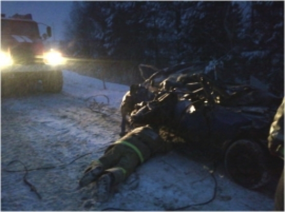 В Порховском районе столкнулись грузовик и легковушка - 2016-12-19 09:53:00 - 1