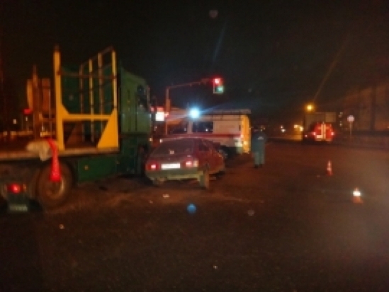 На 519-м километре трассы М-20 в Невельском районе столкнулись два автомобиля - 2016-10-17 07:07:00 - 1