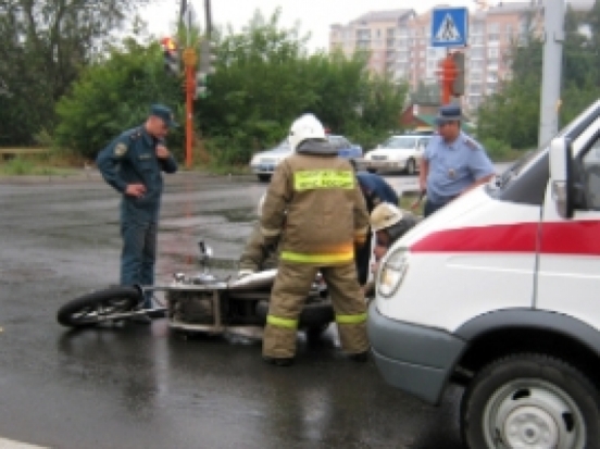 На улице Михайлова в Невеле не разъехались легковушка и мотоцикл - 2016-10-11 19:20:00 - 1