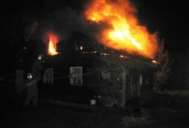 В Невельском районе огнем повреждена дача - 2016-10-17 07:45:00 - 1