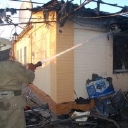 В деревне Струги Новосокольнического района тушили пожар в жилом доме - 2017-03-05 20:11:00 - 1