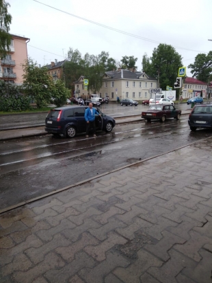 Автомобилисты сообщают о неработающих светофорах в Великих Луках - 2018-05-15 14:02:00 - 1