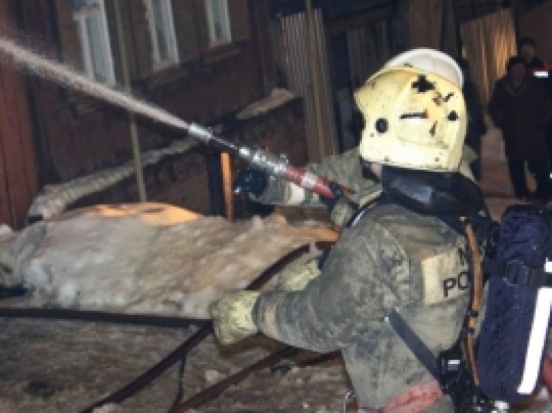 9 пожарных тушили возгорание в жилом доме на улице Декабристов в Великих Луках - 2016-11-04 11:39:00 - 1