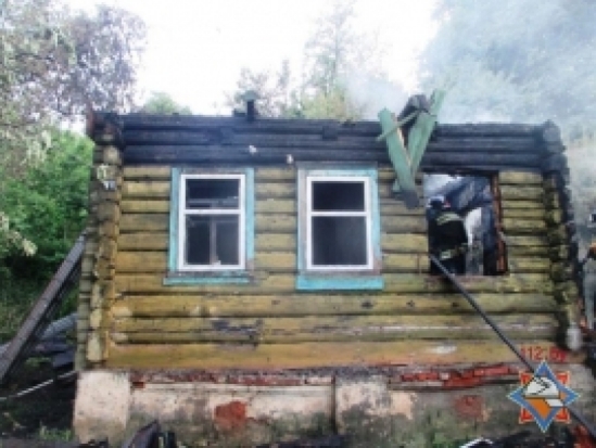 В Порхове тушили пожар в жилом доме - 2016-09-29 21:47:00 - 1