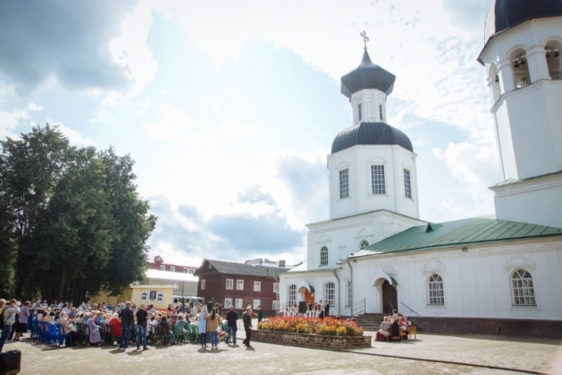 Празднование Дня города Великие Луки началось благовестом (ФОТО) - 2017-08-26 17:07:00 - 1