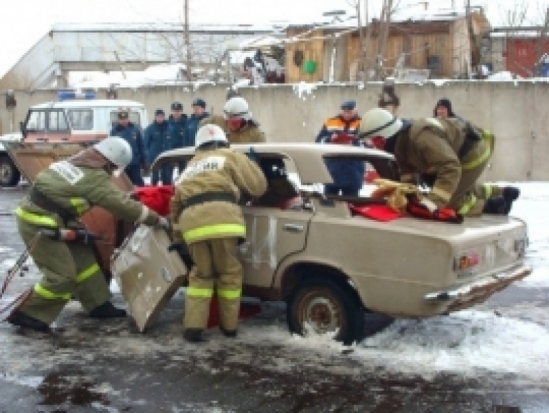 На проспекте Энтузиастов в Пскове легковушка сбила пешехода - 2017-02-14 18:48:00 - 1
