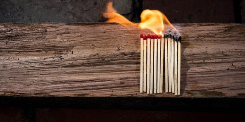 На улице Винатовского в Великих Луках произошел пожар - 2021-01-12 10:43:00 - 1