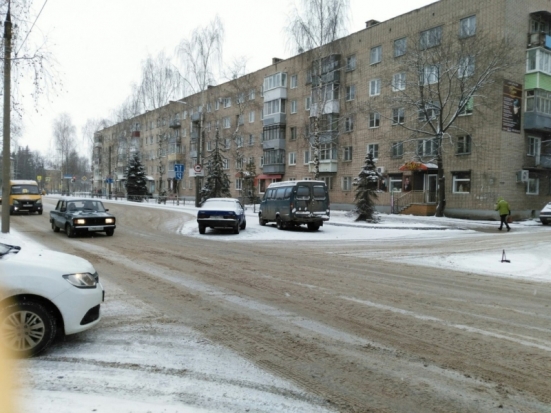 Фотофакт: «ГАЗ» и «ВАЗ» столкнулись на проспекте Гагарина - 2016-11-28 11:35:00 - 1