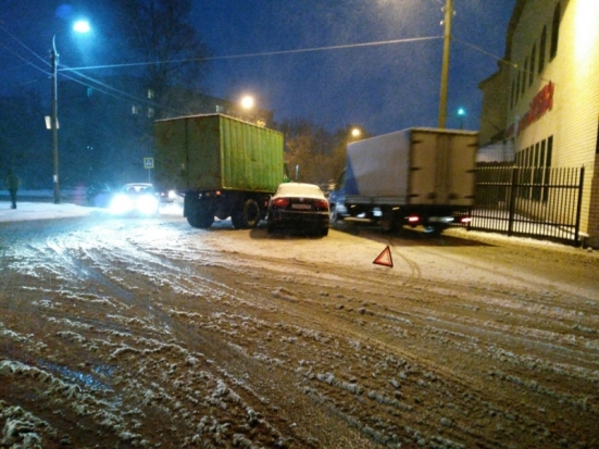 ФОТО: еще две жертвы снегопада в Великих Луках. Осторожнее на дорогах! - 2016-10-25 18:44:00 - 1
