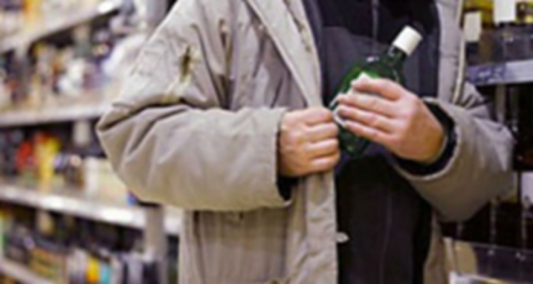 В Великих Луках задержан грабитель, пытавшийся скрыться с похищенным алкоголем - 2016-10-28 12:37:00 - 1