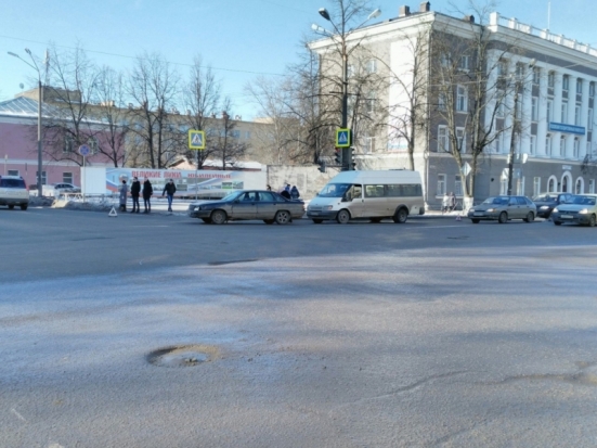 Фотофакт: еще одно ДТП в Великих Луках - 2017-02-15 12:16:00 - 1