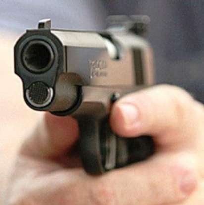 Пенсионер МВД отбил нападение грабителей, застрелив одного и ранив другого из наградного пистолета - 2017-02-22 20:33:00 - 1