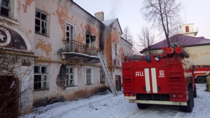 Семейная пара лиц бомж устроила пожар в Великих Луках (ФОТО) - 2016-12-07 09:31:00 - 1