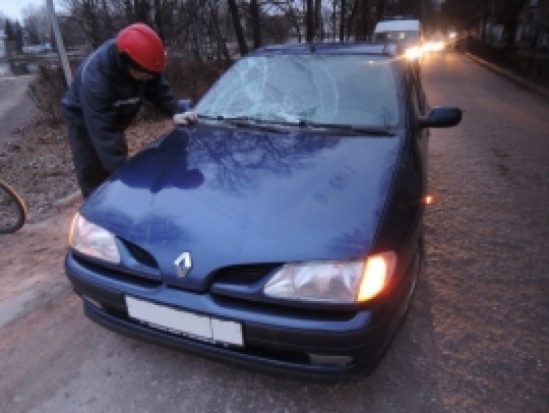 Пешеход попал под колеса легкового авто на Рижском проспекте в Пскове - 2016-10-22 18:42:00 - 1