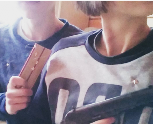 СК региона распространил оперативное видео с места ЧП в Стругах Красных: подростки, отстреливавшиеся от полицейских, мертвы - 2016-11-15 13:43:00 - 1