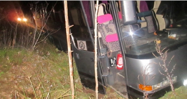 Резервный автобус выехал из Санкт-Петербурга за паломниками, попавшими в ДТП в Псковской области (+ФОТО с места происшествия) - 2016-10-23 21:31:00 - 1