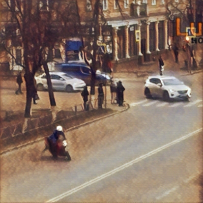 Мотоциклист на центральном перекрестке Великих Лук: сам ехал, сам упал (ВИДЕО) - 2017-10-24 15:40:00 - 1